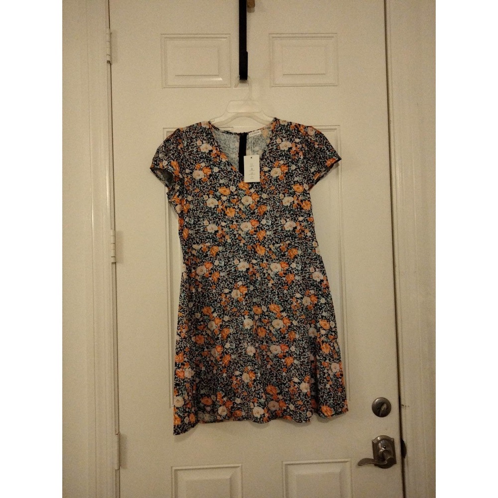 Cici yours light weight. Loose fit dress. Size Large.